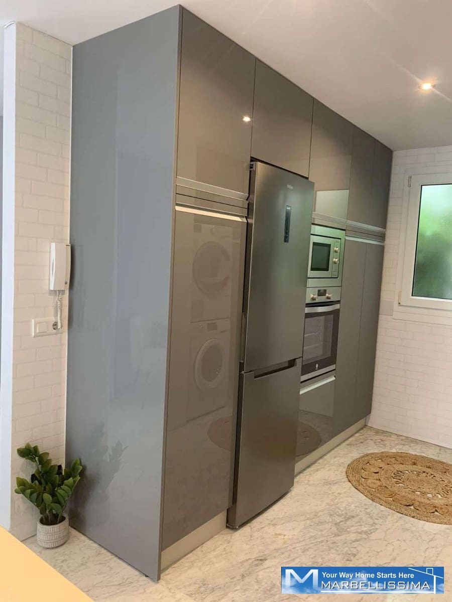 3 quarto Apartamento de Praia para arrendamento para férias em Puerto Banus com piscina Garagem - 4 200 € (Ref: 9759620)