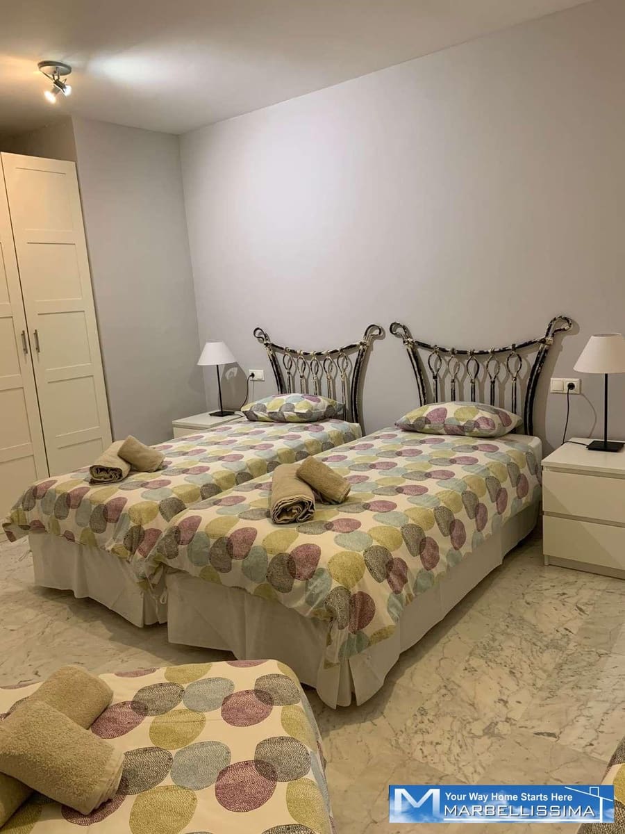 3 quarto Apartamento de Praia para arrendamento para férias em Puerto Banus com piscina Garagem - 4 200 € (Ref: 9759620)