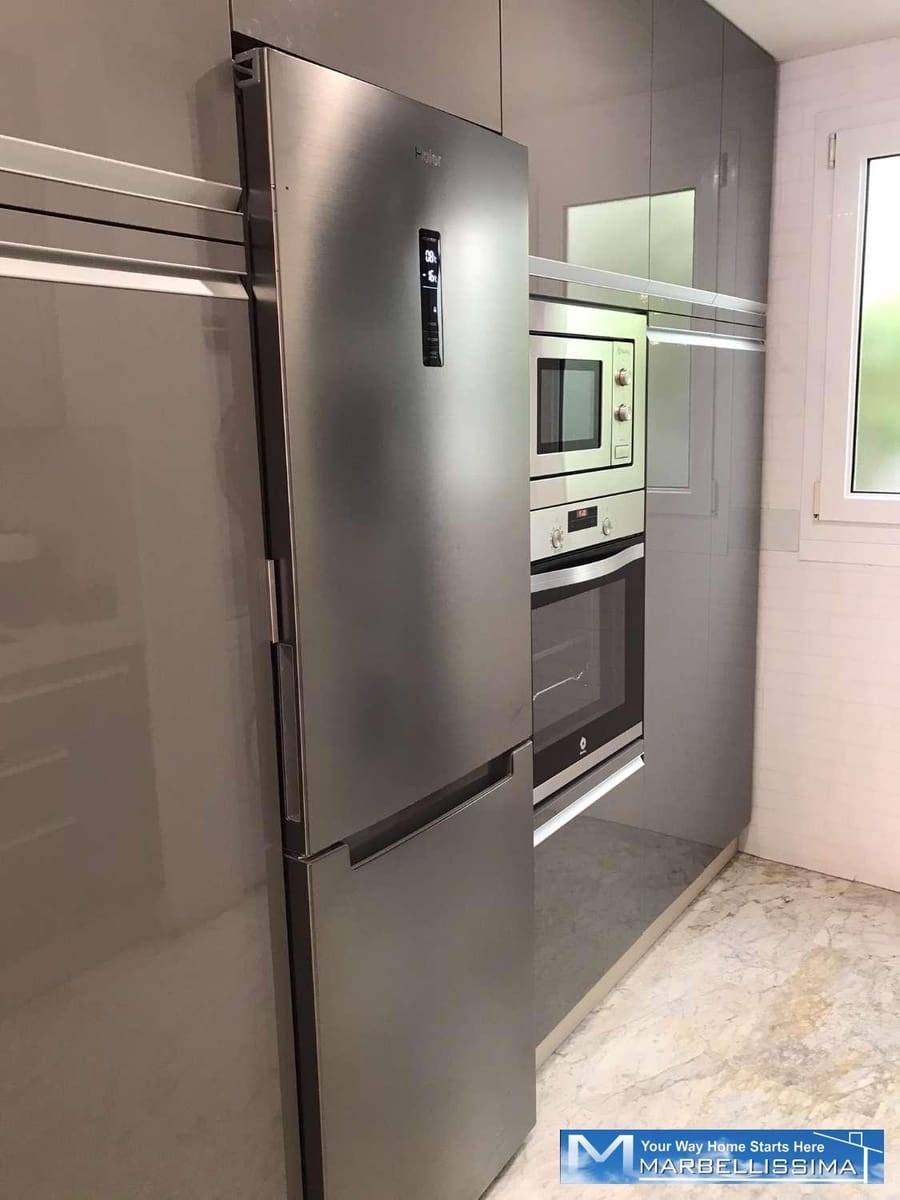 3 quarto Apartamento de Praia para arrendamento para férias em Puerto Banus com piscina Garagem - 4 200 € (Ref: 9759620)