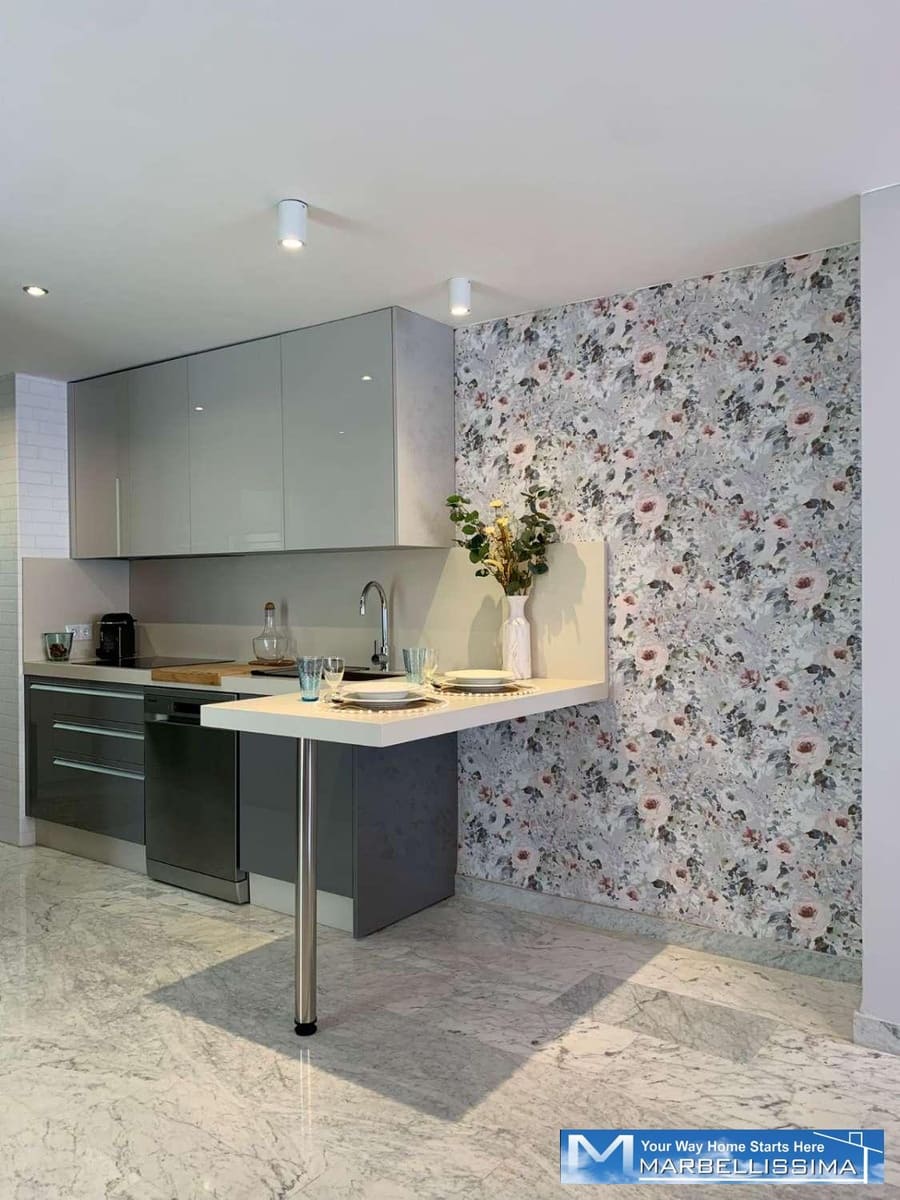 3 quarto Apartamento de Praia para arrendamento para férias em Puerto Banus com piscina Garagem - 4 200 € (Ref: 9759620)