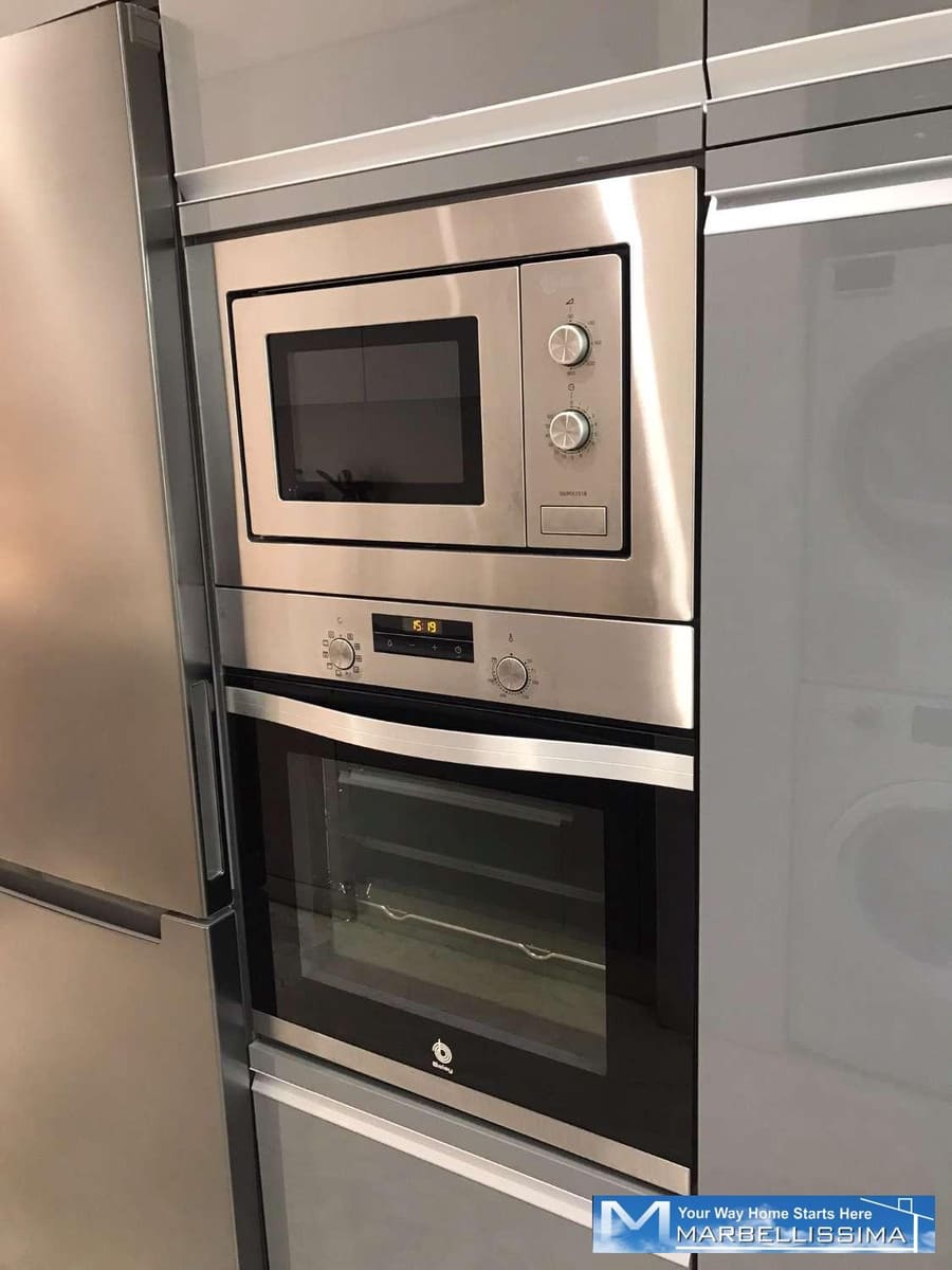 3 quarto Apartamento de Praia para arrendamento para férias em Puerto Banus com piscina Garagem - 4 200 € (Ref: 9759620)