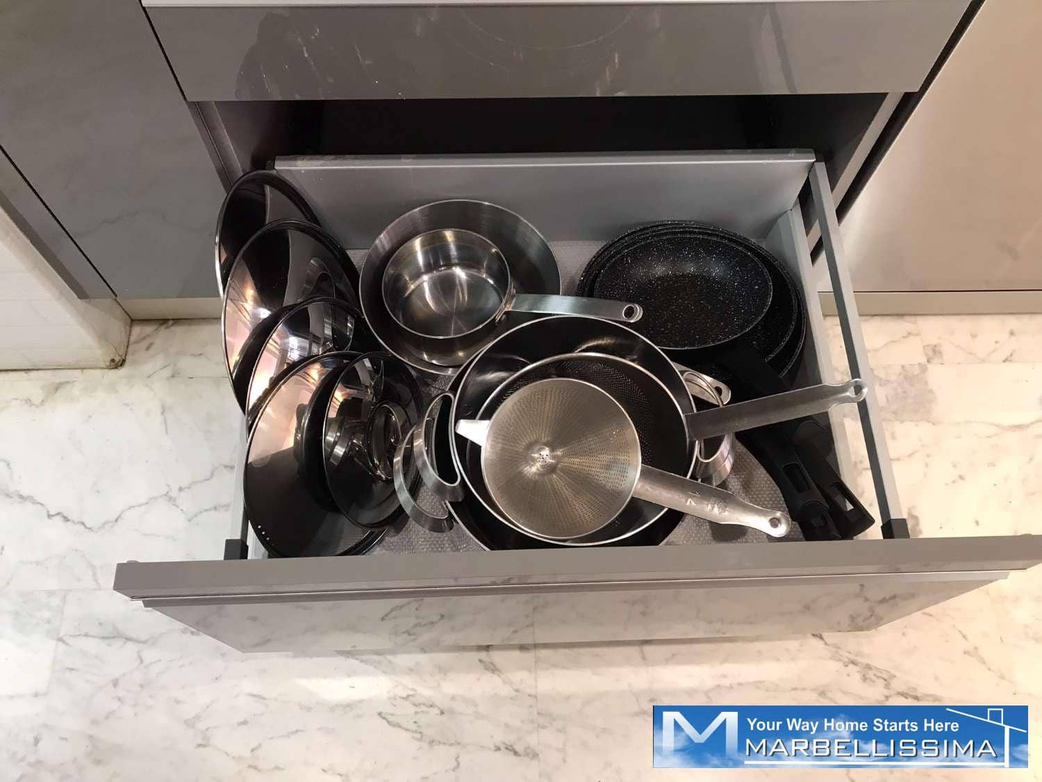 3 quarto Apartamento de Praia para arrendamento para férias em Puerto Banus com piscina Garagem - 4 200 € (Ref: 9759620)