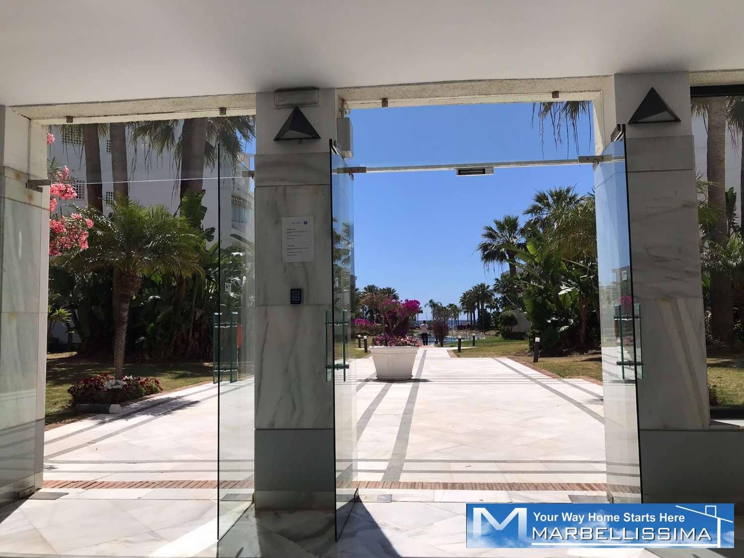 3 quarto Apartamento de Praia para arrendamento para férias em Puerto Banus com piscina Garagem - 4 200 € (Ref: 9759620)