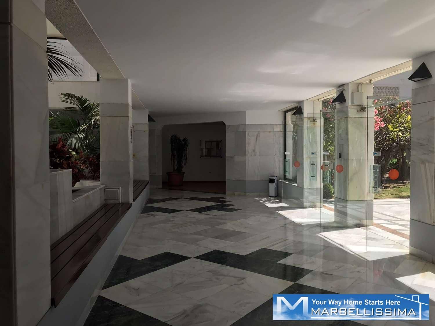3 quarto Apartamento de Praia para arrendamento para férias em Puerto Banus com piscina Garagem - 4 200 € (Ref: 9759620)