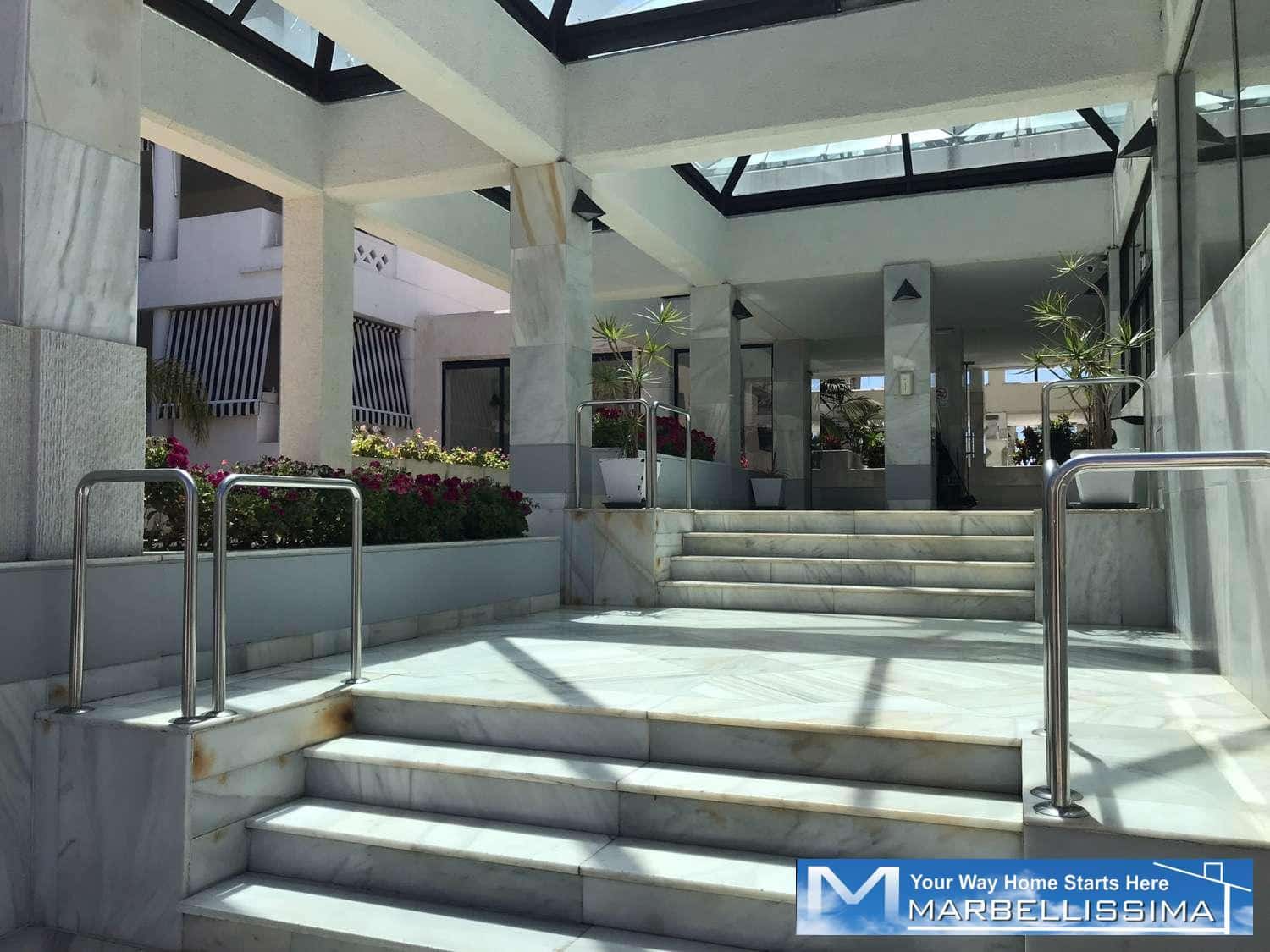 3 quarto Apartamento de Praia para arrendamento para férias em Puerto Banus com piscina Garagem - 4 200 € (Ref: 9759620)