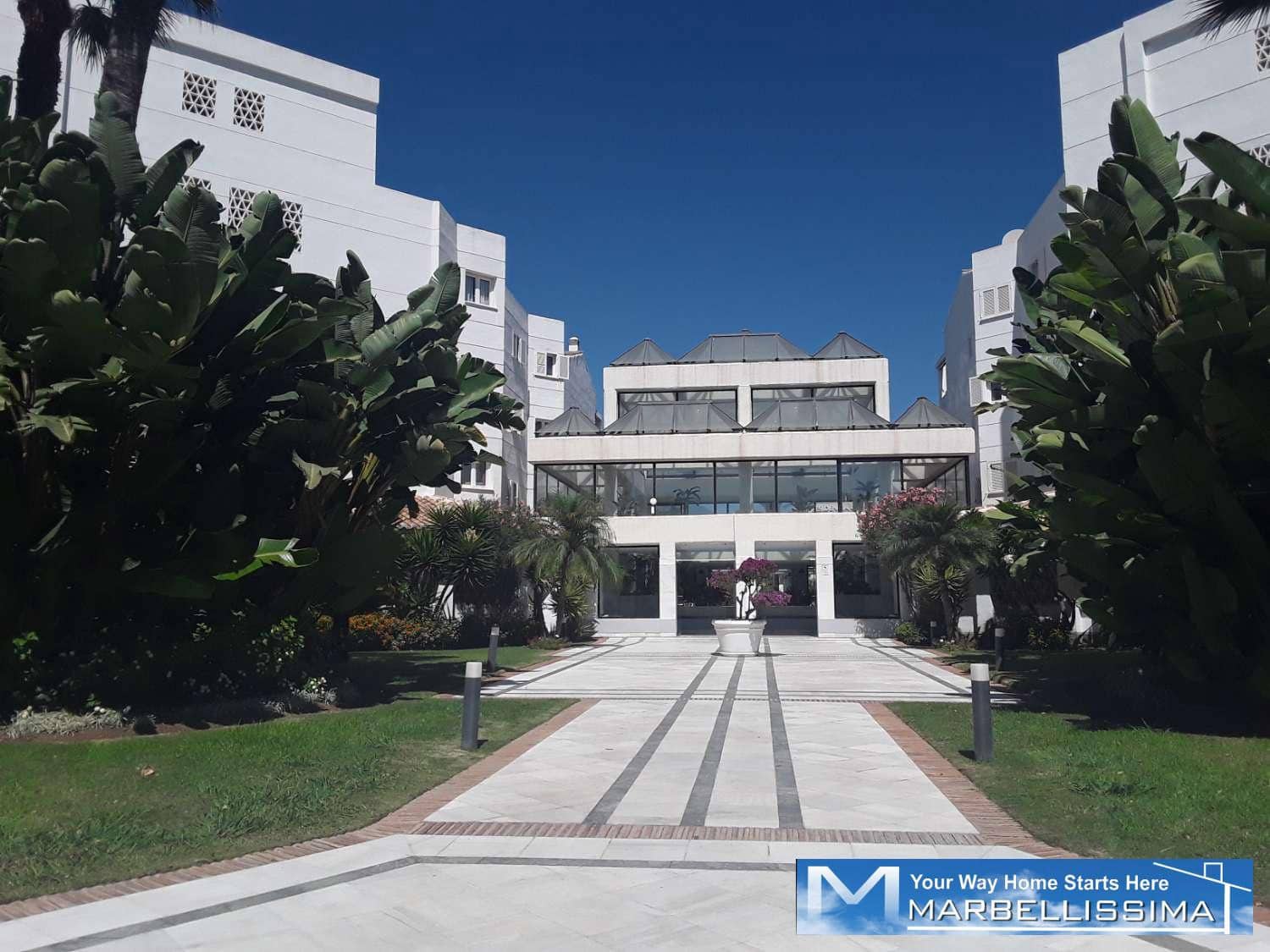 3 quarto Apartamento de Praia para arrendamento para férias em Puerto Banus com piscina Garagem - 4 200 € (Ref: 9759620)