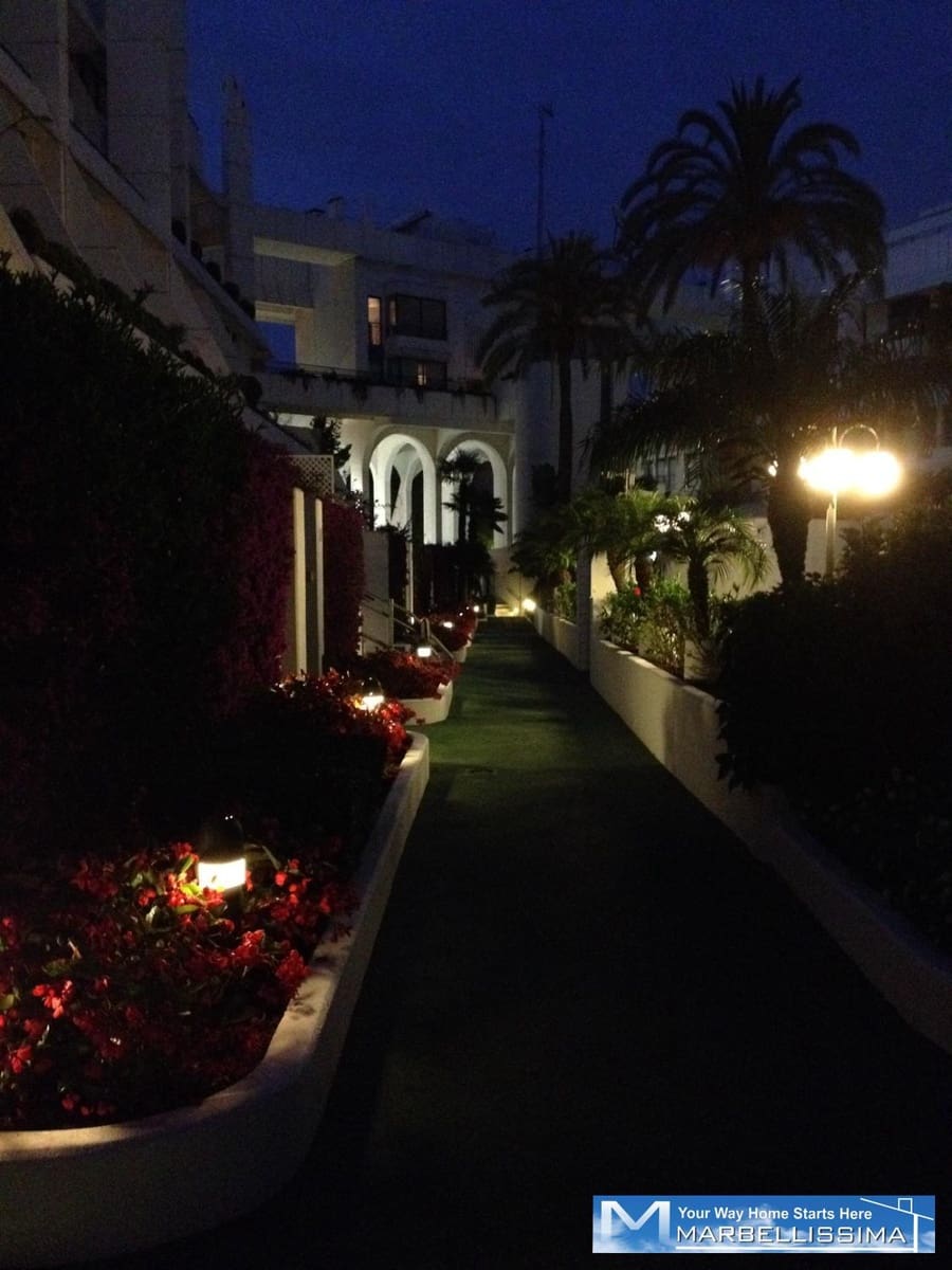 2 soveværelse Lejlighed til leje i Marbella med swimmingpool garage - € 2.400 (Ref: 9759629)