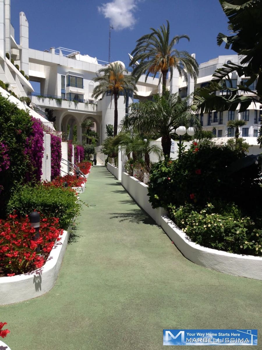 2 soveværelse Lejlighed til leje i Marbella med swimmingpool garage - € 2.400 (Ref: 9759629)