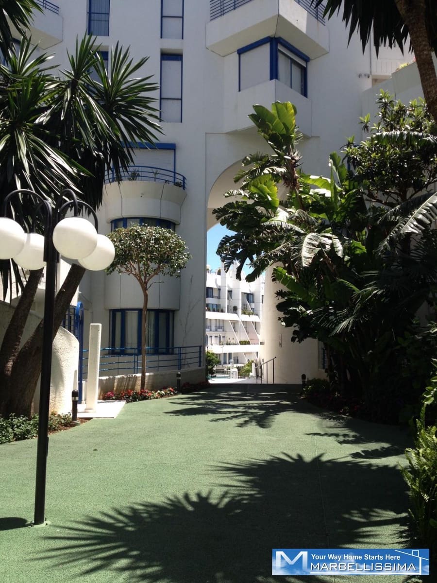 2 soveværelse Lejlighed til leje i Marbella med swimmingpool garage - € 2.400 (Ref: 9759629)