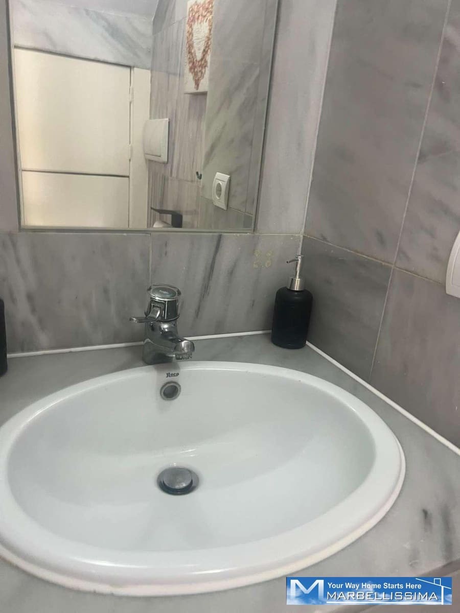 2 sypialnia Mieszkanie do wynajęcia w Marbella z basenem garażem - 2 550 € (Ref: 9759629)