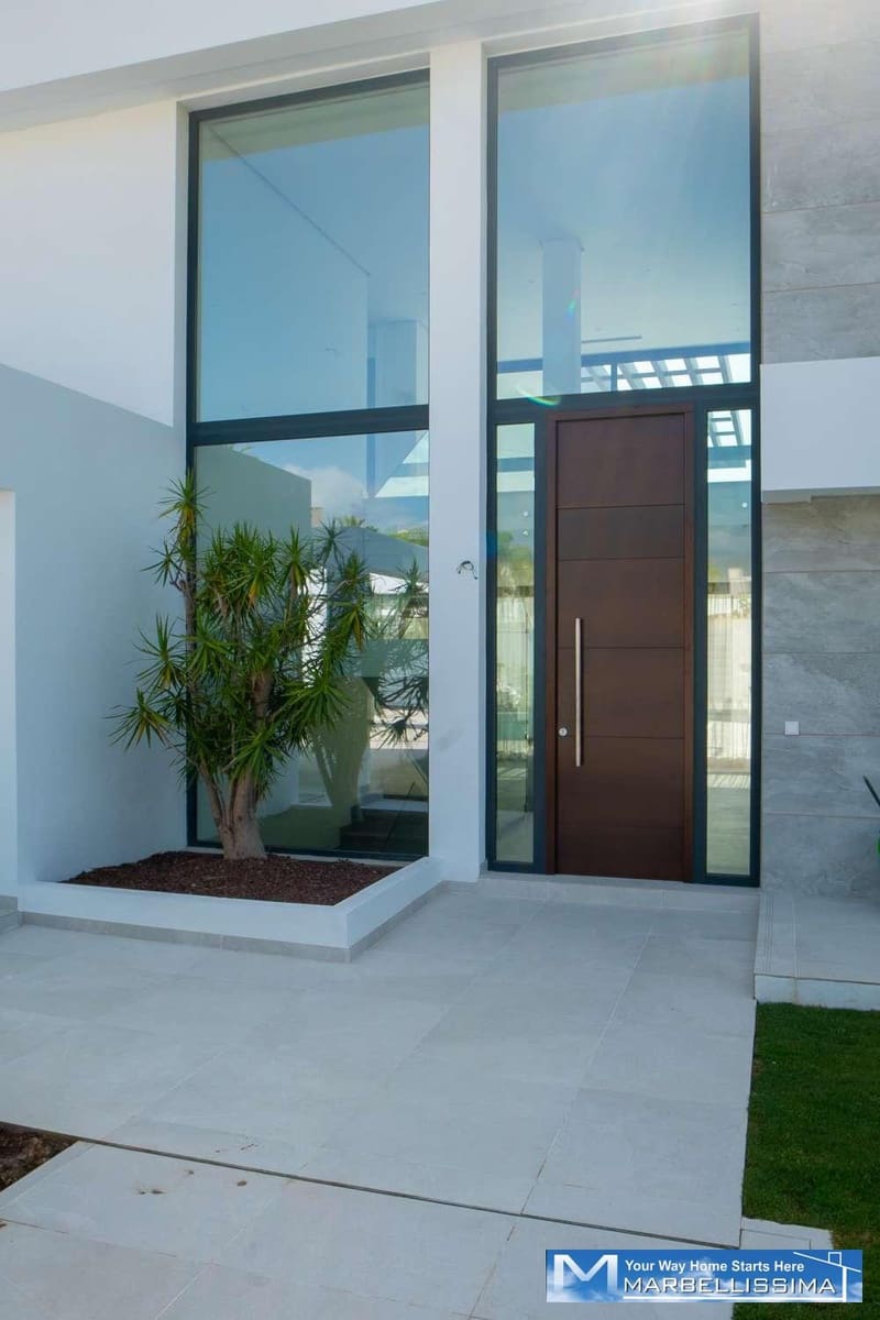 4 sovrum Villa till salu i Estepona med pool - 1 340 000 € (Ref: 9759631)