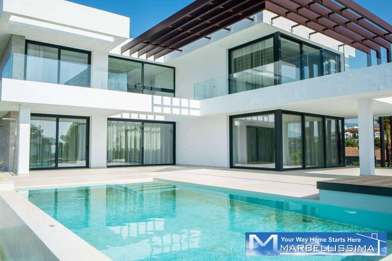 4 sovrum Villa till salu i Estepona med pool - 1 340 000 € (Ref: 9759631)