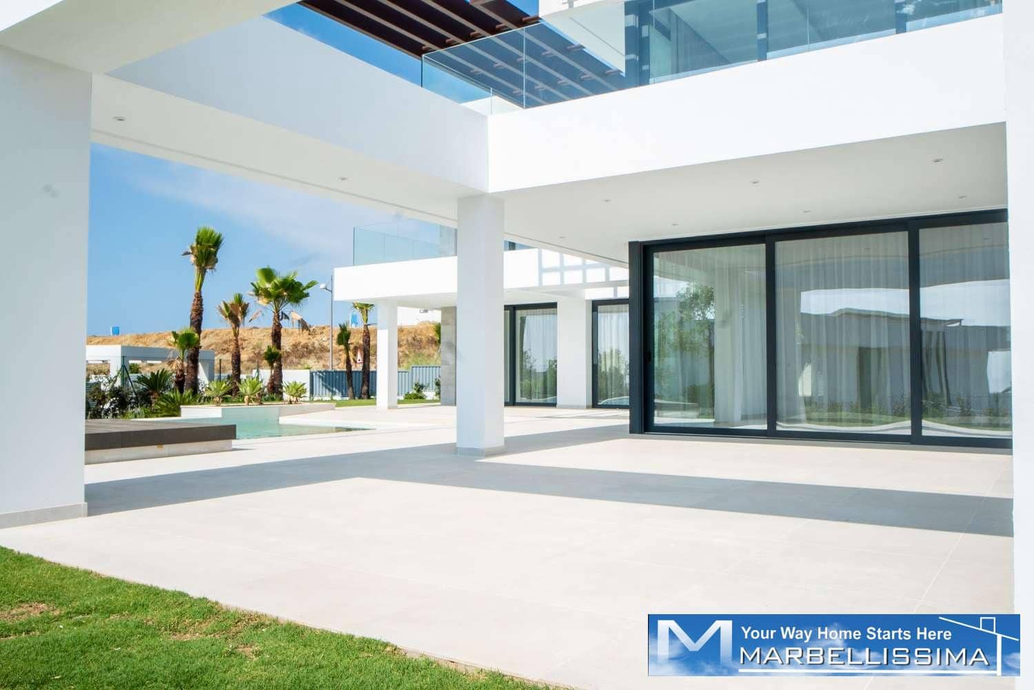 4 sovrum Villa till salu i Estepona med pool - 1 340 000 € (Ref: 9759631)