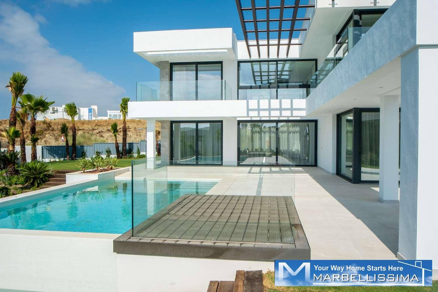 4 sovrum Villa till salu i Estepona med pool - 1 340 000 € (Ref: 9759631)