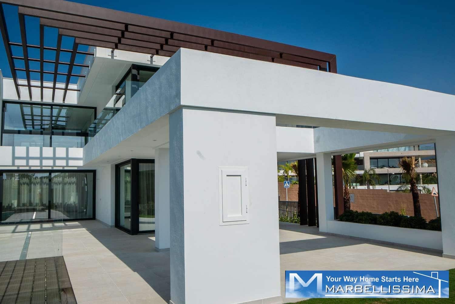 4 sovrum Villa till salu i Estepona med pool - 1 340 000 € (Ref: 9759631)