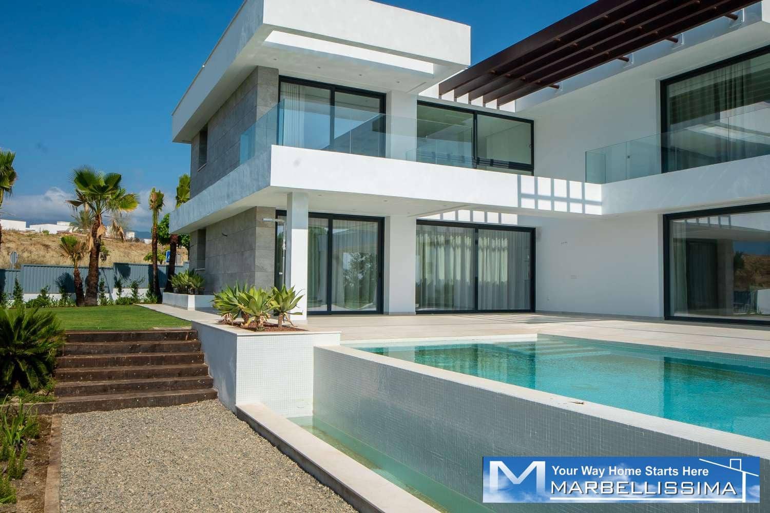 4 sovrum Villa till salu i Estepona med pool - 1 340 000 € (Ref: 9759631)