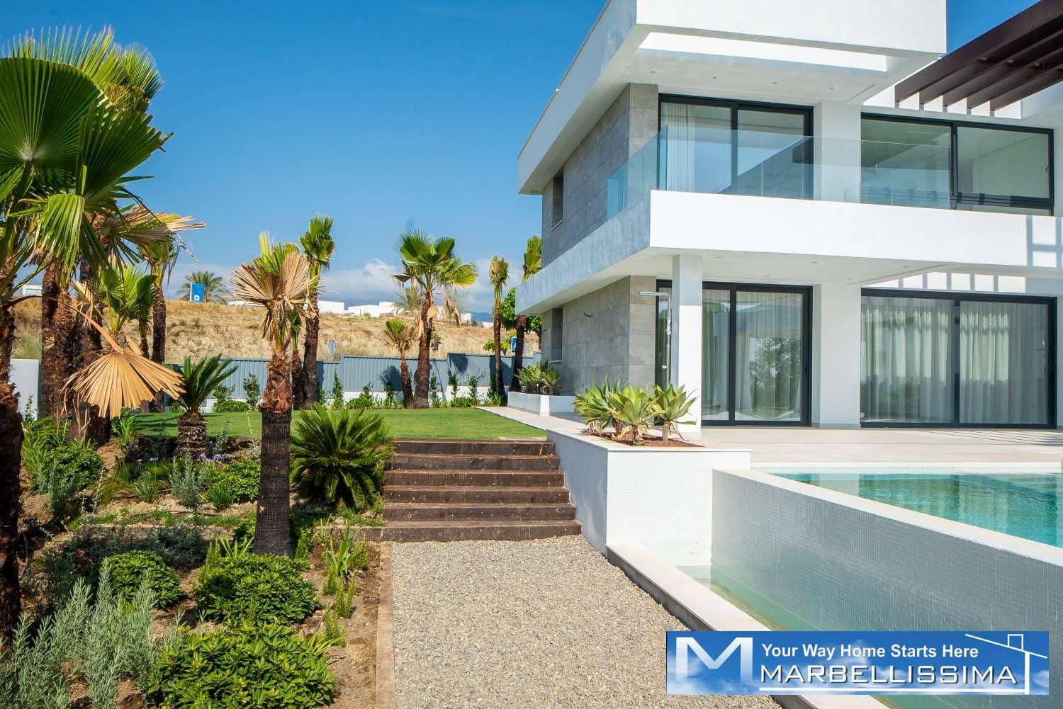 4 sovrum Villa till salu i Estepona med pool - 1 340 000 € (Ref: 9759631)