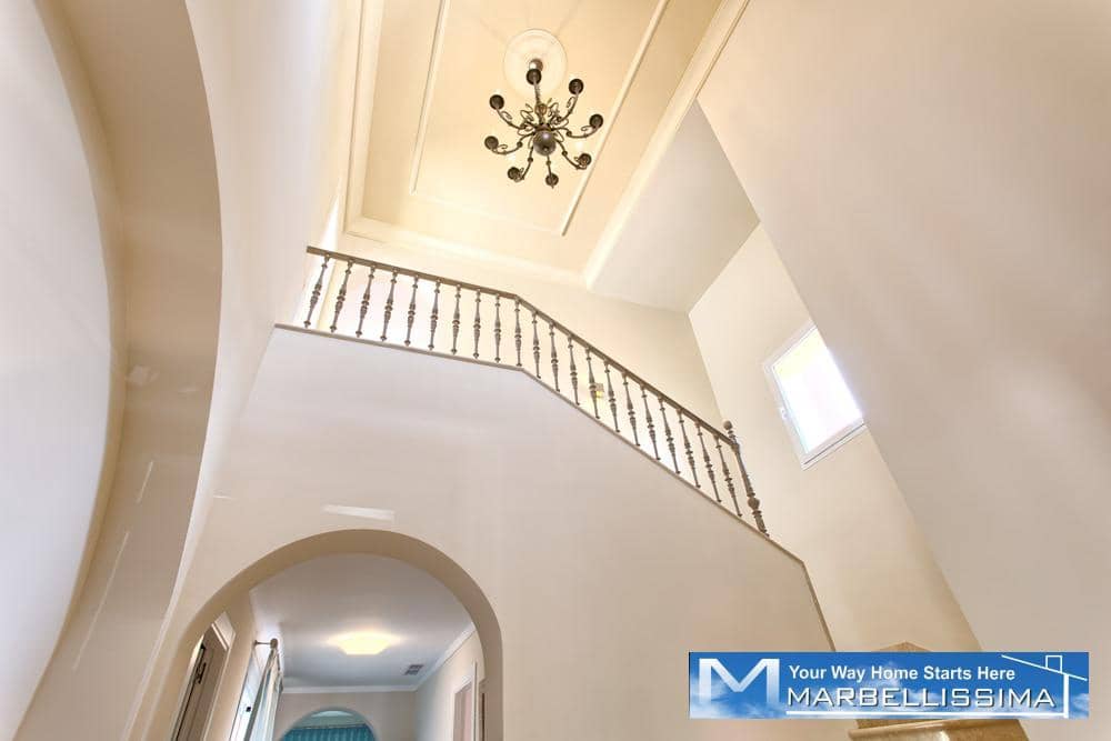 6 bedroom Villa for holiday rental in Marbella with pool - € 8,400 (Ref: 9759632)