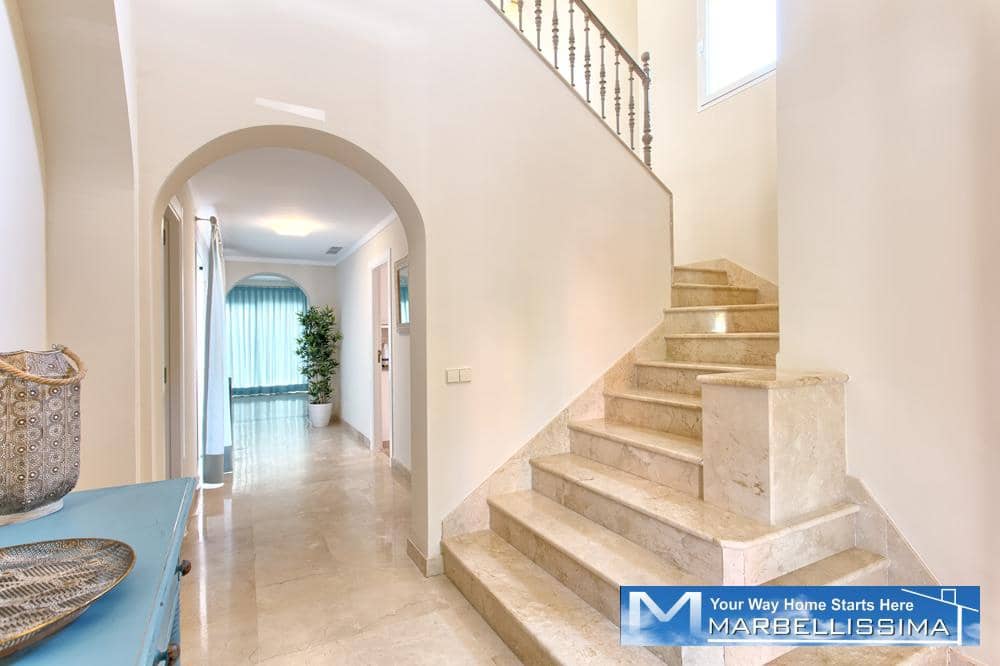 6 bedroom Villa for holiday rental in Marbella with pool - € 8,400 (Ref: 9759632)