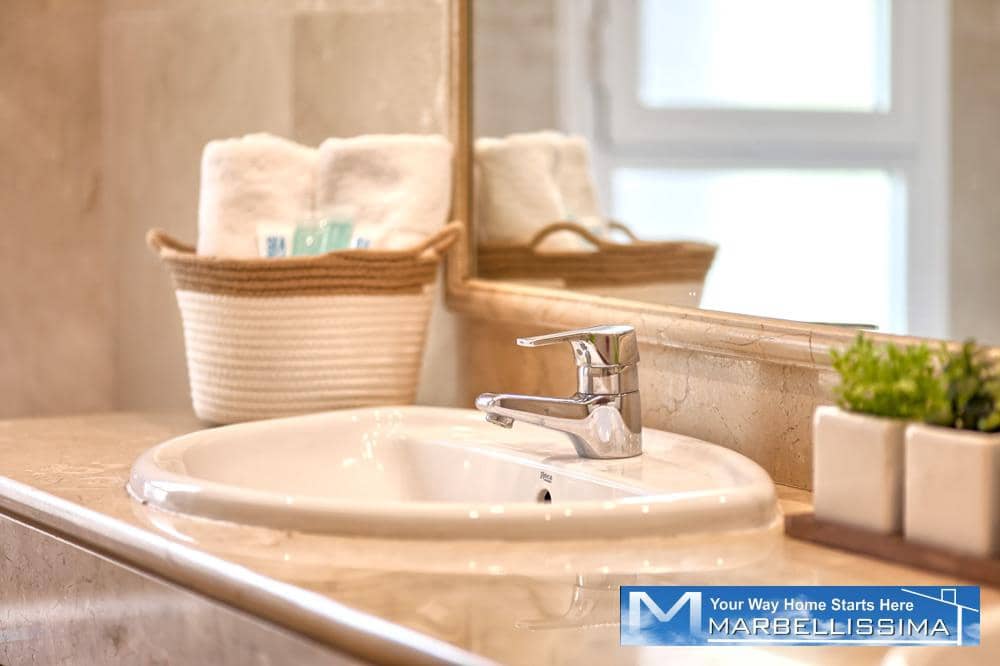 6 bedroom Villa for holiday rental in Marbella with pool - € 8,400 (Ref: 9759632)