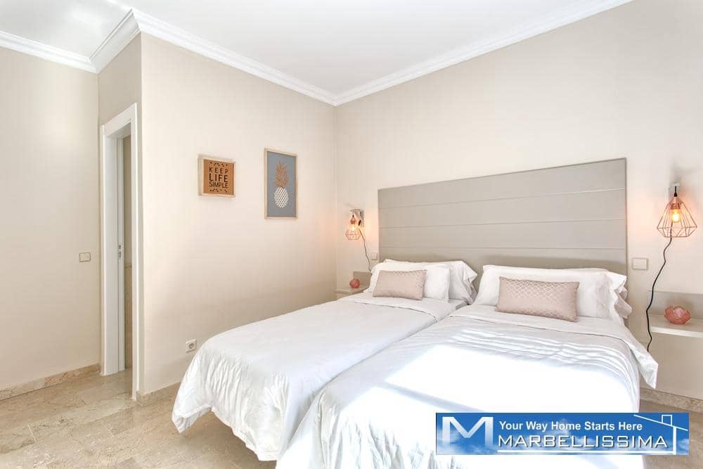 6 bedroom Villa for holiday rental in Marbella with pool - € 8,400 (Ref: 9759632)