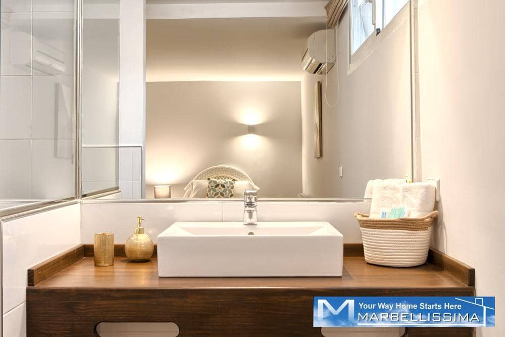 6 bedroom Villa for holiday rental in Marbella with pool - € 8,400 (Ref: 9759632)