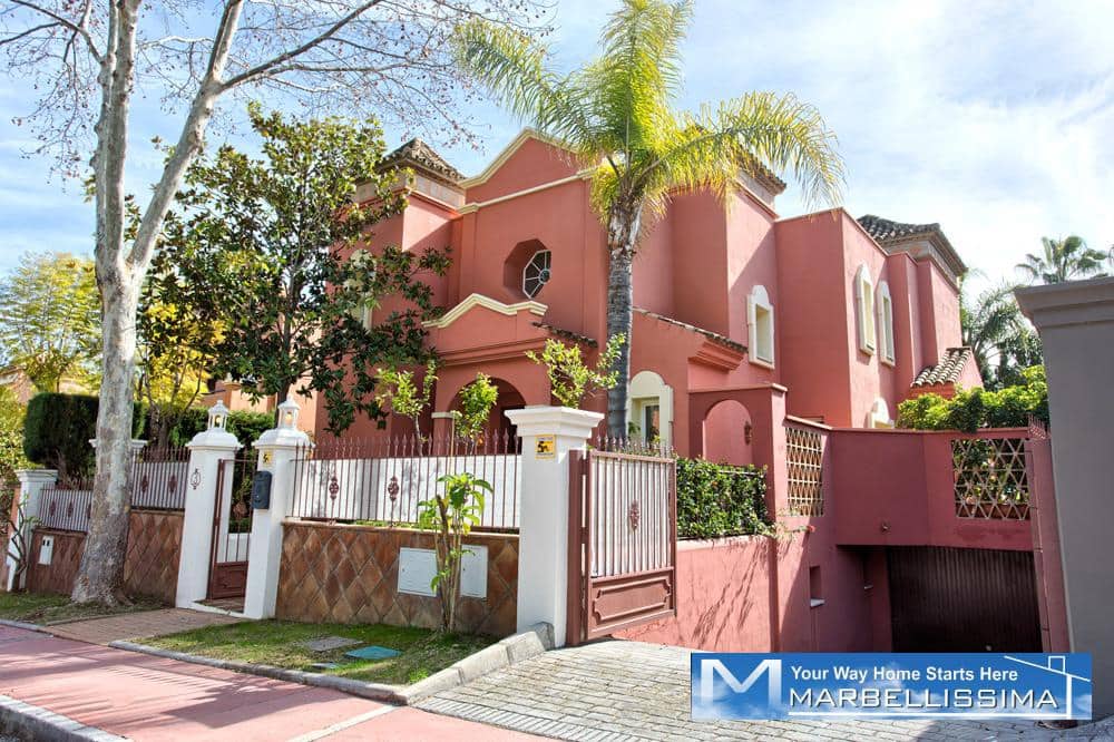 6 bedroom Villa for holiday rental in Marbella with pool - € 8,400 (Ref: 9759632)