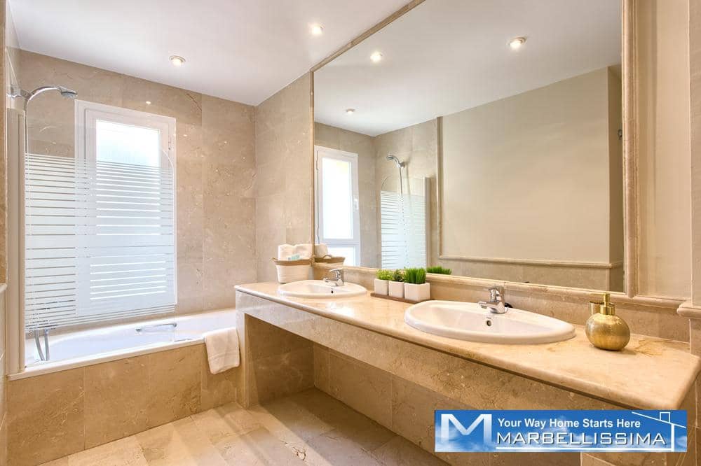 6 bedroom Villa for holiday rental in Marbella with pool - € 8,400 (Ref: 9759632)