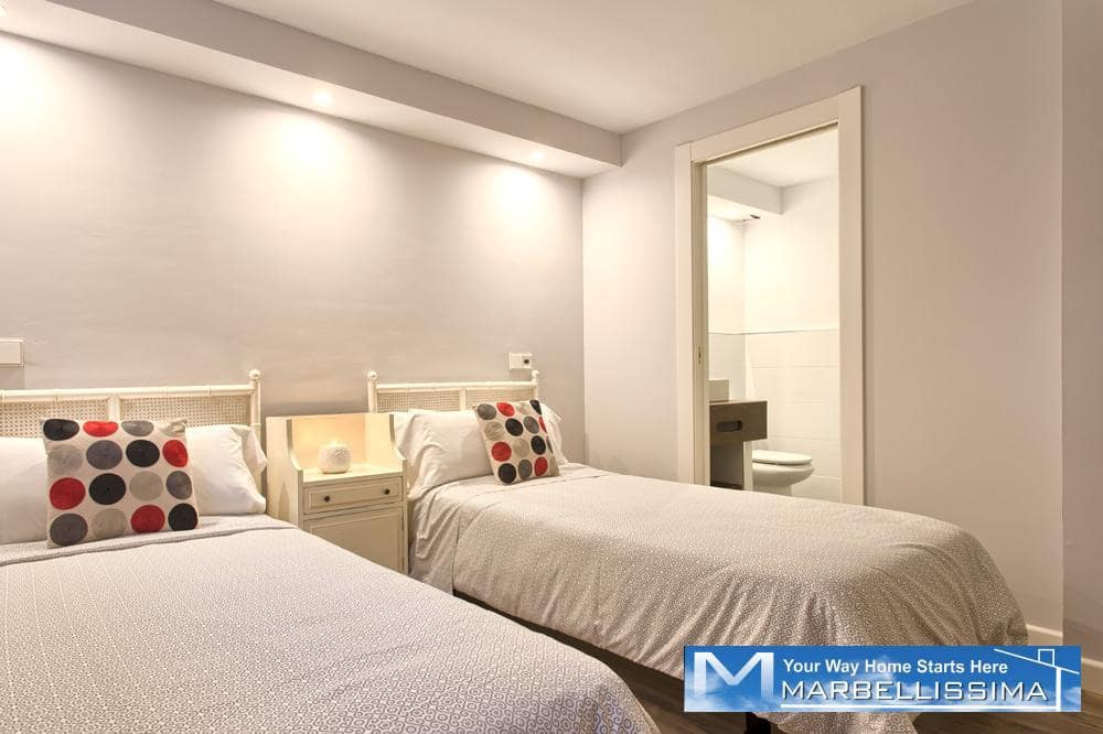 6 bedroom Villa for holiday rental in Marbella with pool - € 8,400 (Ref: 9759632)