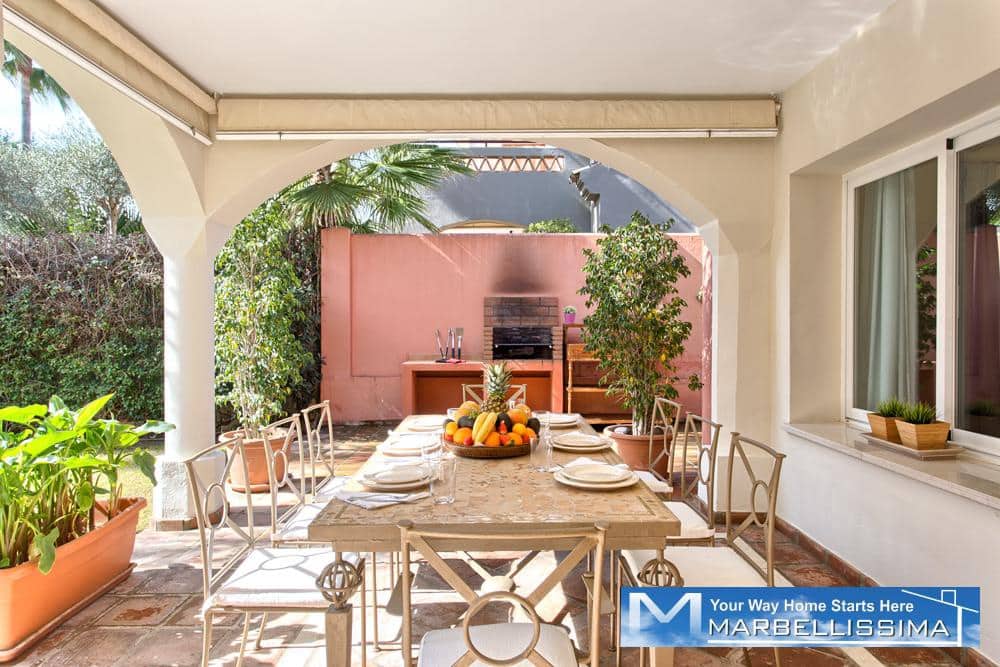 6 bedroom Villa for holiday rental in Marbella with pool - € 8,400 (Ref: 9759632)