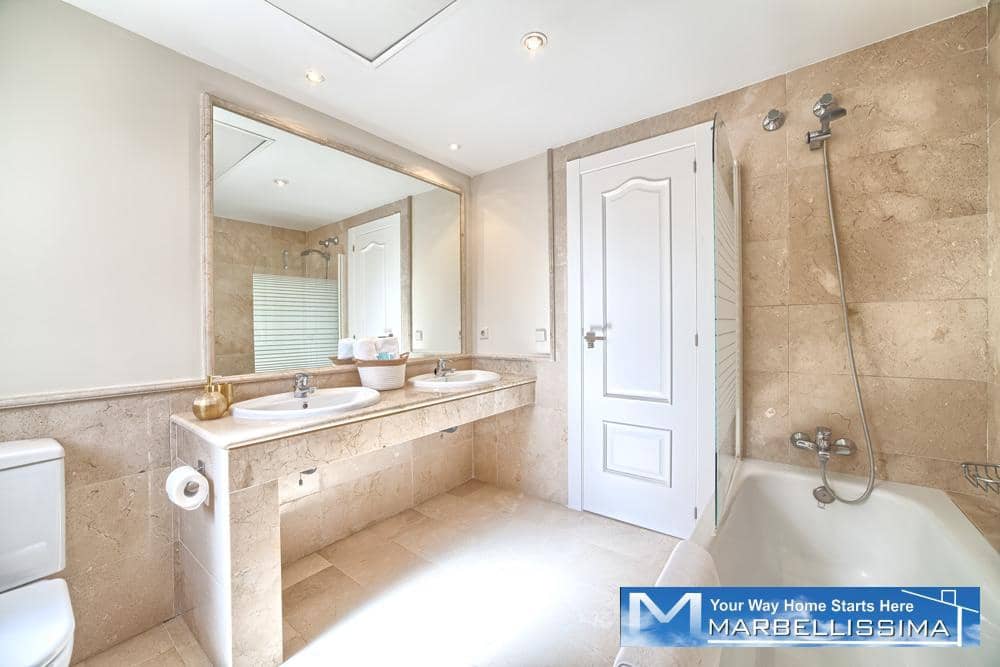 6 bedroom Villa for holiday rental in Marbella with pool - € 8,400 (Ref: 9759632)