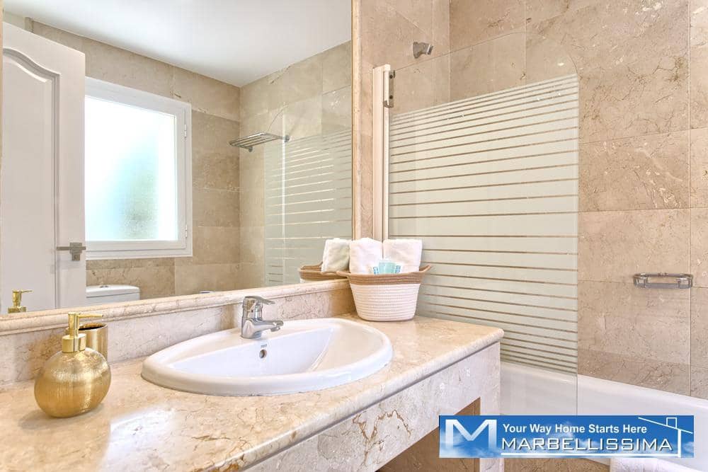 6 bedroom Villa for holiday rental in Marbella with pool - € 8,400 (Ref: 9759632)