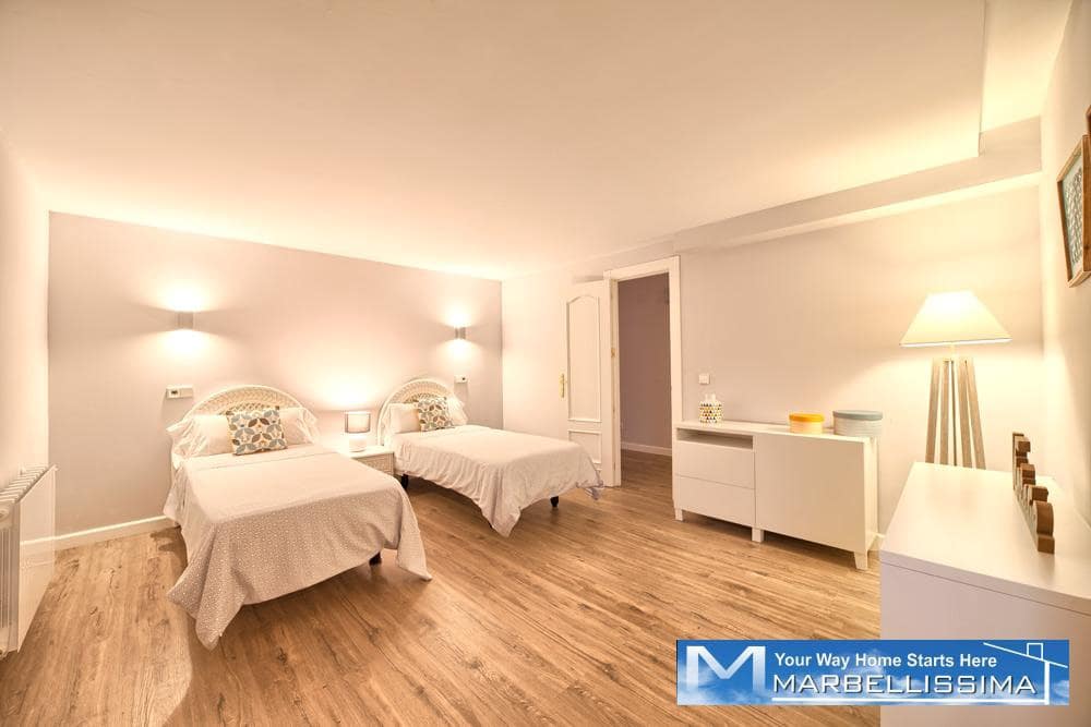 6 bedroom Villa for holiday rental in Marbella with pool - € 8,400 (Ref: 9759632)