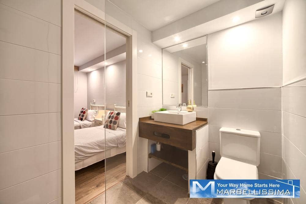 6 bedroom Villa for holiday rental in Marbella with pool - € 8,400 (Ref: 9759632)