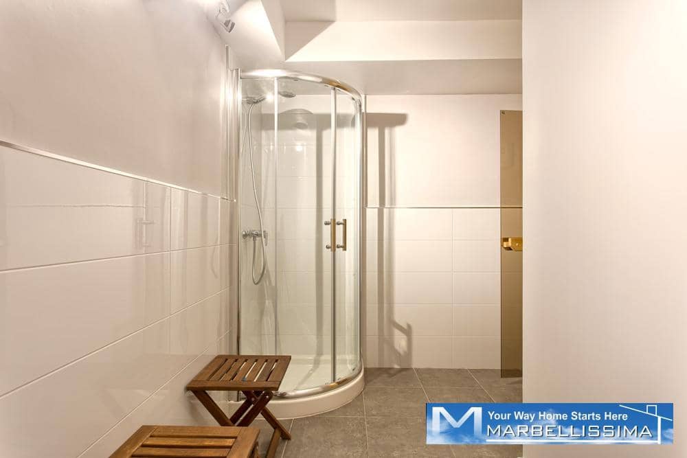 6 bedroom Villa for holiday rental in Marbella with pool - € 8,400 (Ref: 9759632)