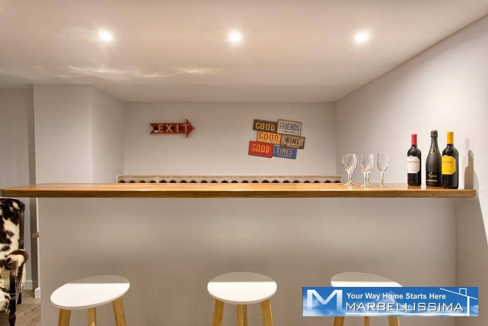 6 bedroom Villa for holiday rental in Marbella with pool - € 8,400 (Ref: 9759632)