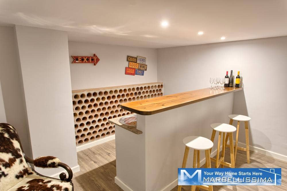 6 bedroom Villa for holiday rental in Marbella with pool - € 8,400 (Ref: 9759632)