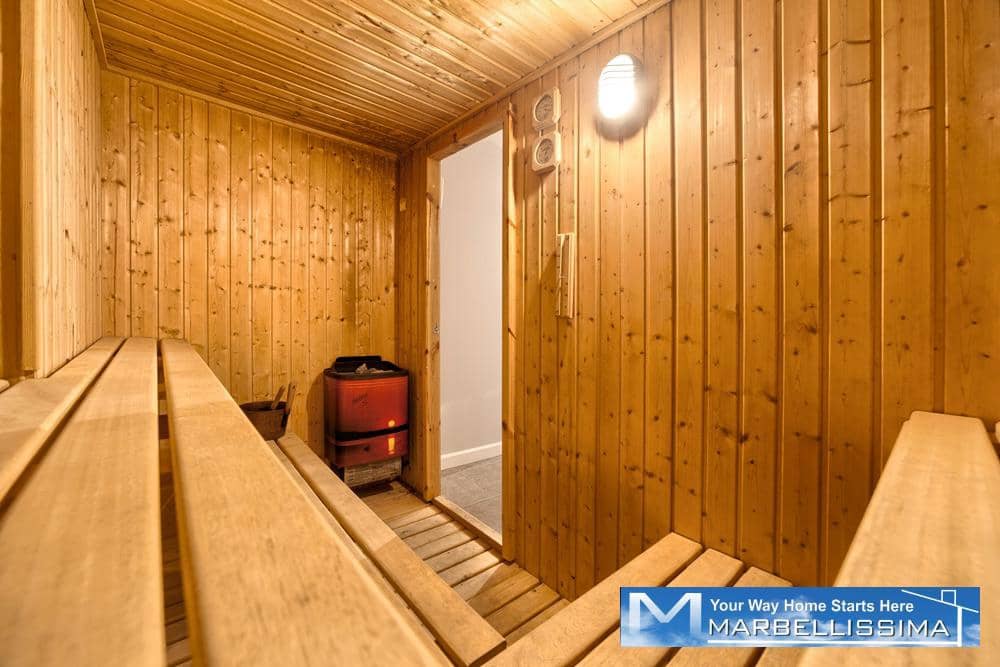 6 bedroom Villa for holiday rental in Marbella with pool - € 8,400 (Ref: 9759632)