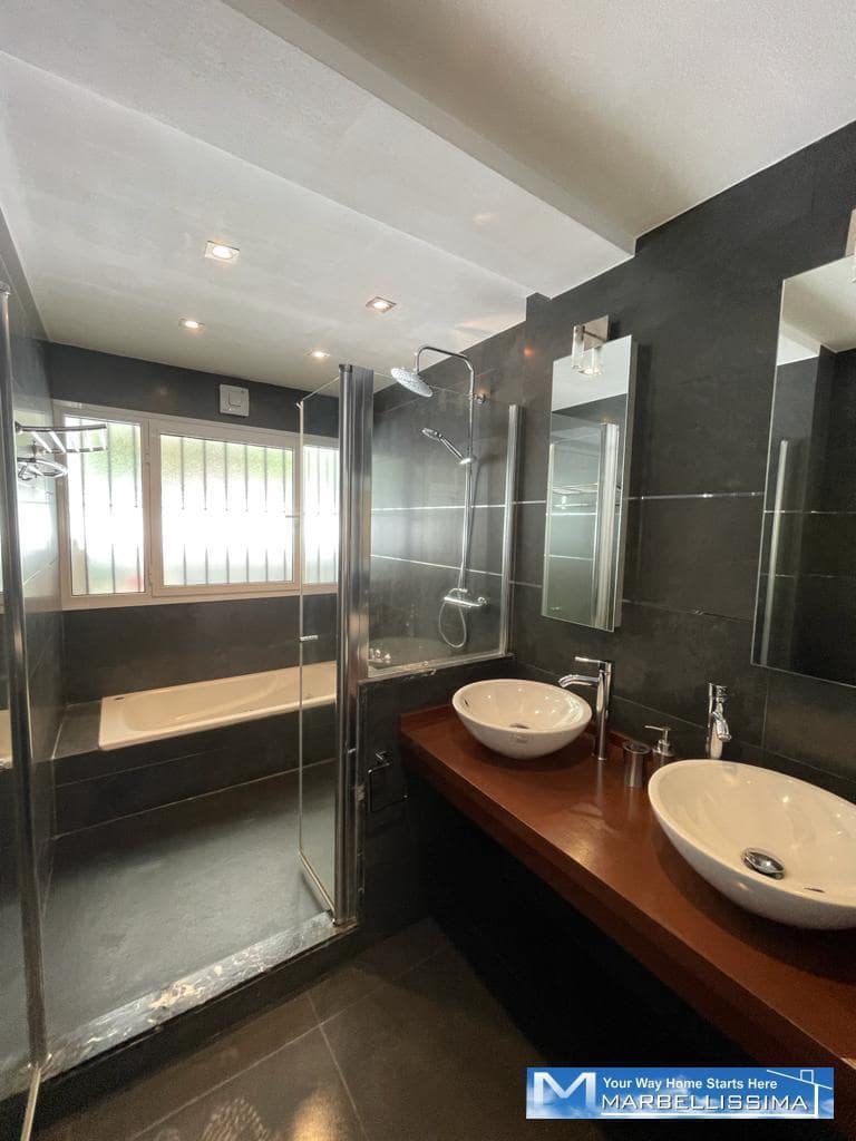 3 bedroom Villa for rent in Marbella with pool garage - € 3,500 (Ref: 9761673)