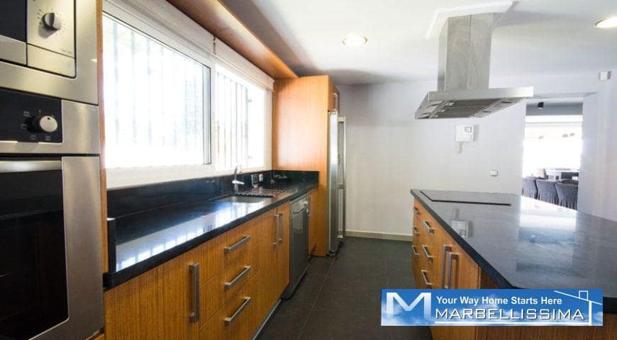 3 bedroom Villa for rent in Marbella with pool garage - € 3,500 (Ref: 9761673)