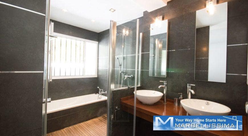 3 bedroom Villa for rent in Marbella with pool garage - € 3,500 (Ref: 9761673)