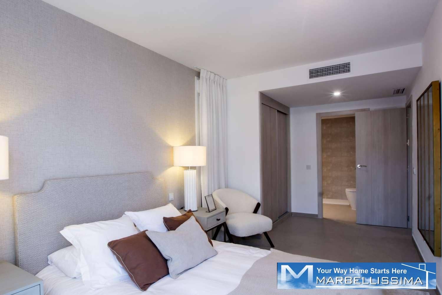 Apartamento Playa de 3 habitaciones en Manilva en venta con piscina garaje - 430.000 € (Ref: 9875670)