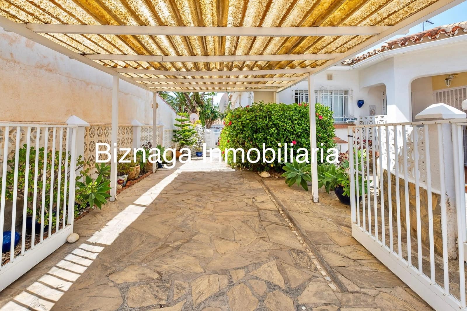 2 sovrum Semi-fristående Villa till salu i Torrox-Costa - 359 000 € (Ref: 9340030)