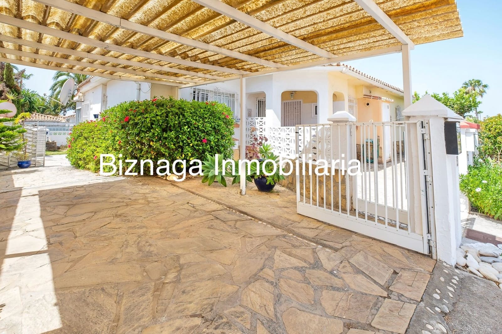 2 sovrum Semi-fristående Villa till salu i Torrox-Costa - 359 000 € (Ref: 9340030)