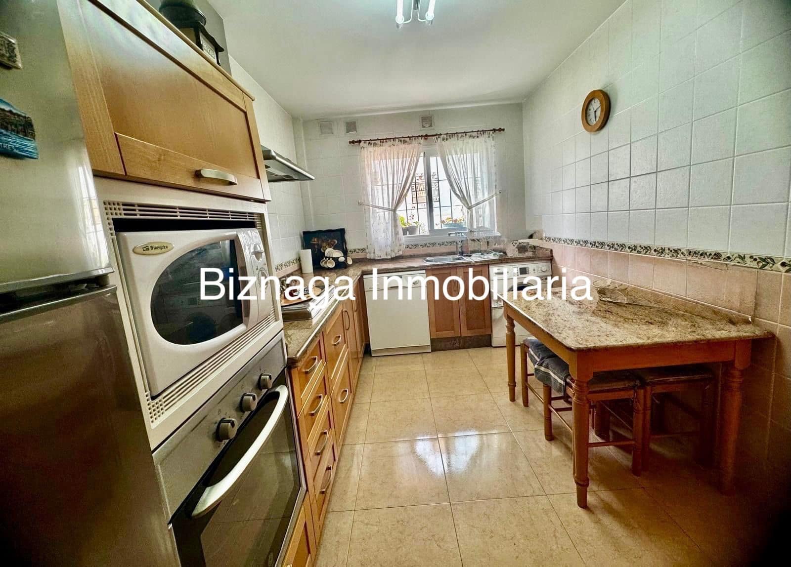 4 sypialnia Dom blizniak na sprzedaż w Torrox-Costa z basenem garażem - 520 000 € (Ref: 9340034)