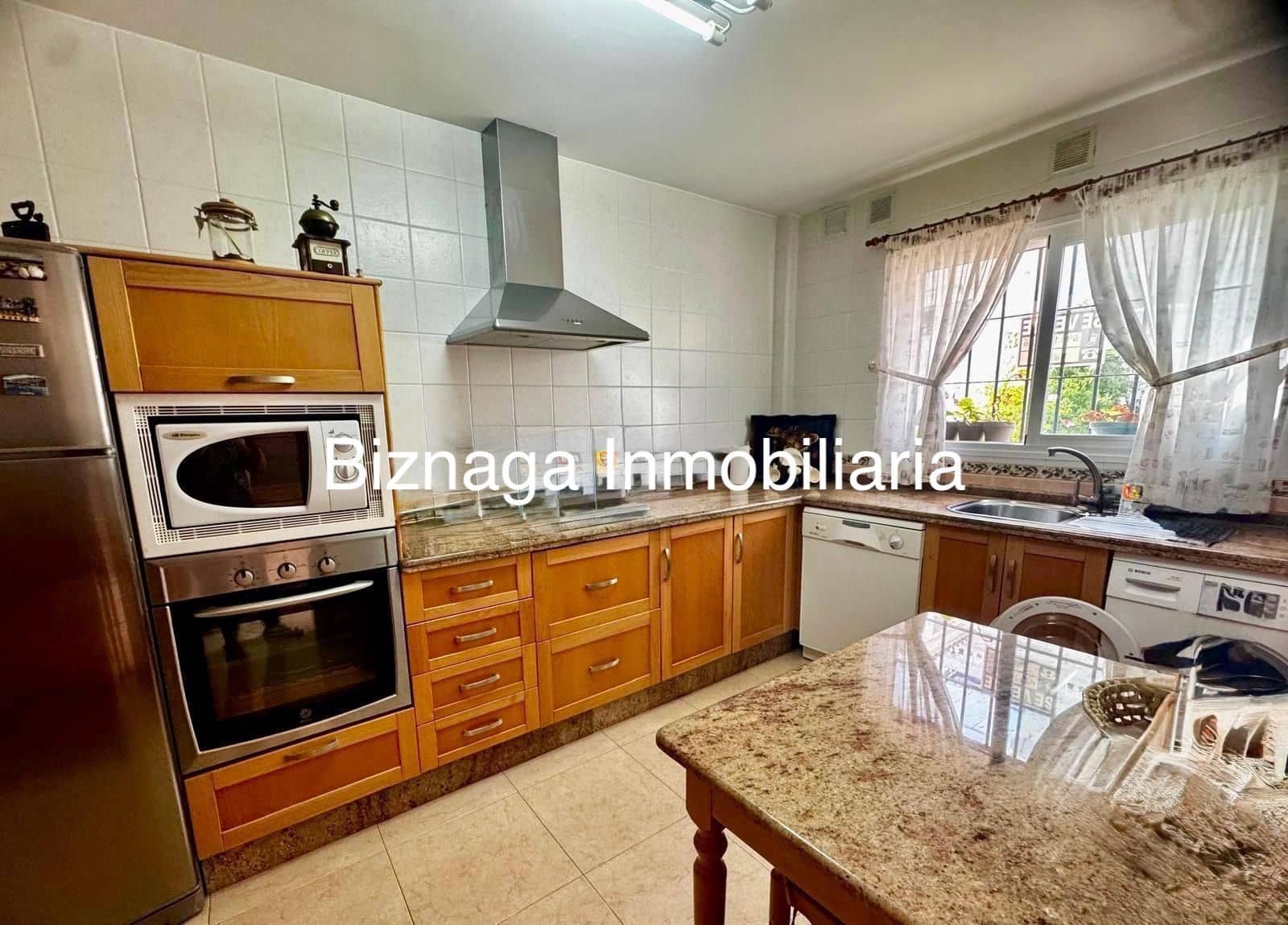 4 sypialnia Dom blizniak na sprzedaż w Torrox-Costa z basenem garażem - 520 000 € (Ref: 9340034)