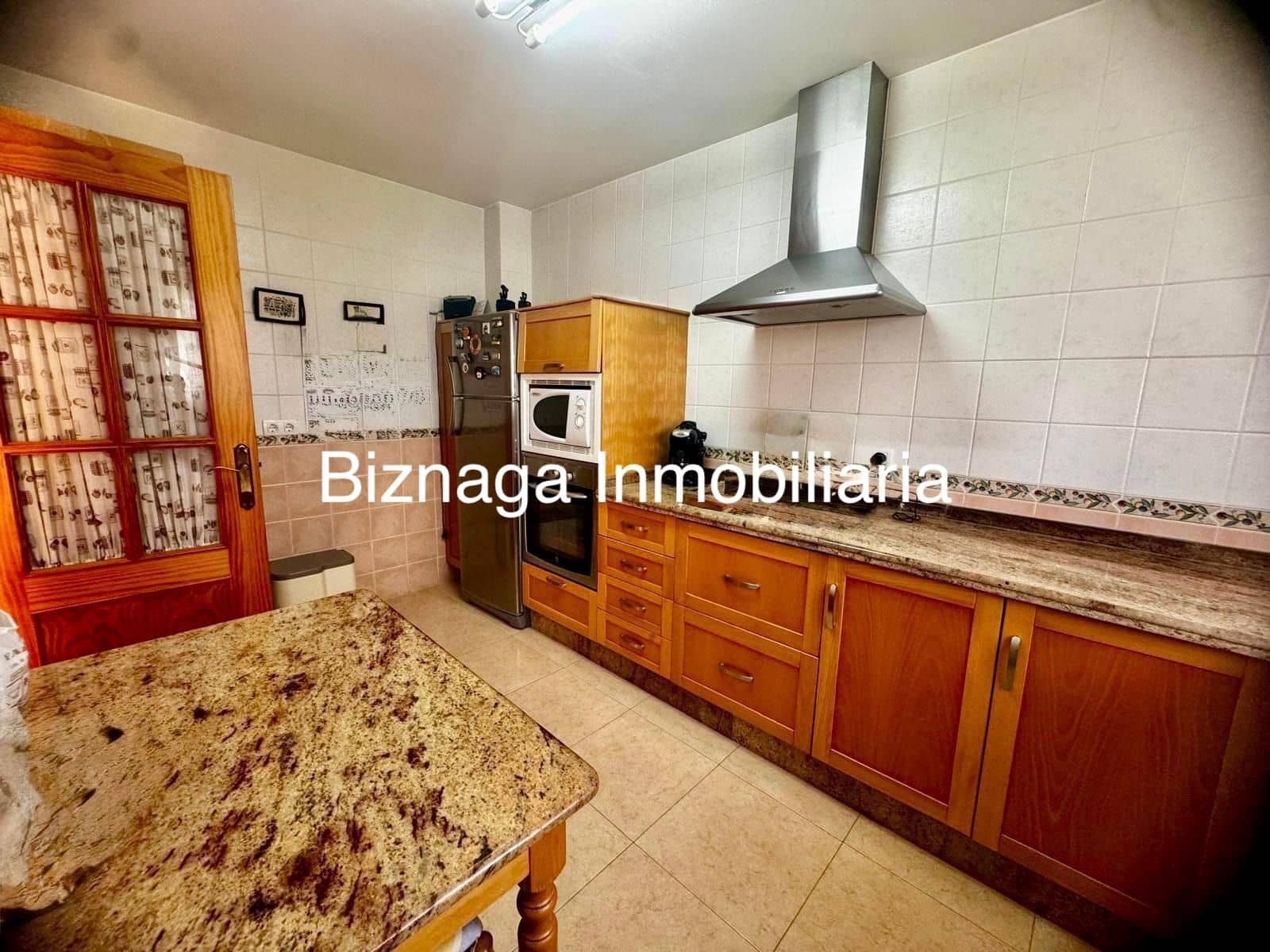 4 sypialnia Dom blizniak na sprzedaż w Torrox-Costa z basenem garażem - 520 000 € (Ref: 9340034)