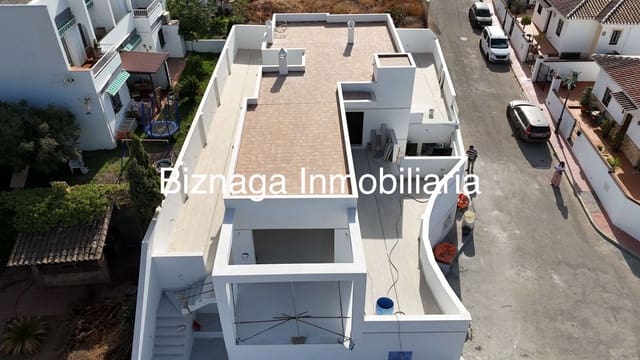3 sypialnia Willa na sprzedaż w Torrox Park, Torrox z basenem garażem - 750 000 € (Ref: 9340036)