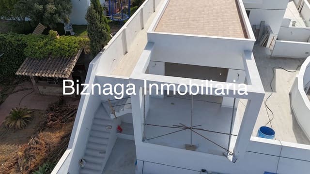 3 sypialnia Willa na sprzedaż w Torrox Park, Torrox z basenem garażem - 750 000 € (Ref: 9340036)