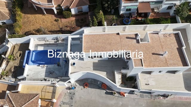 3 sypialnia Willa na sprzedaż w Torrox Park, Torrox z basenem garażem - 750 000 € (Ref: 9340036)